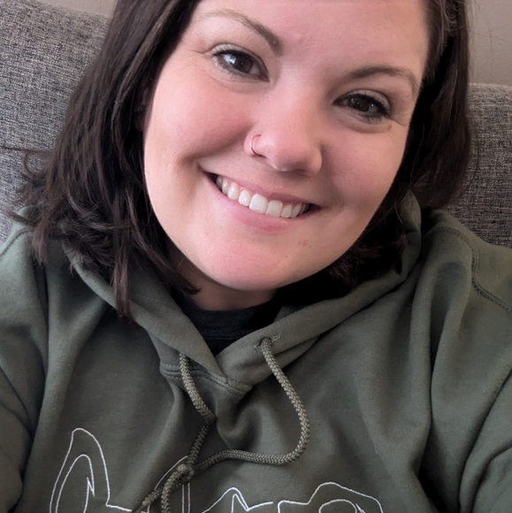 Meet your Posher, Carla - Picture 2 of 2